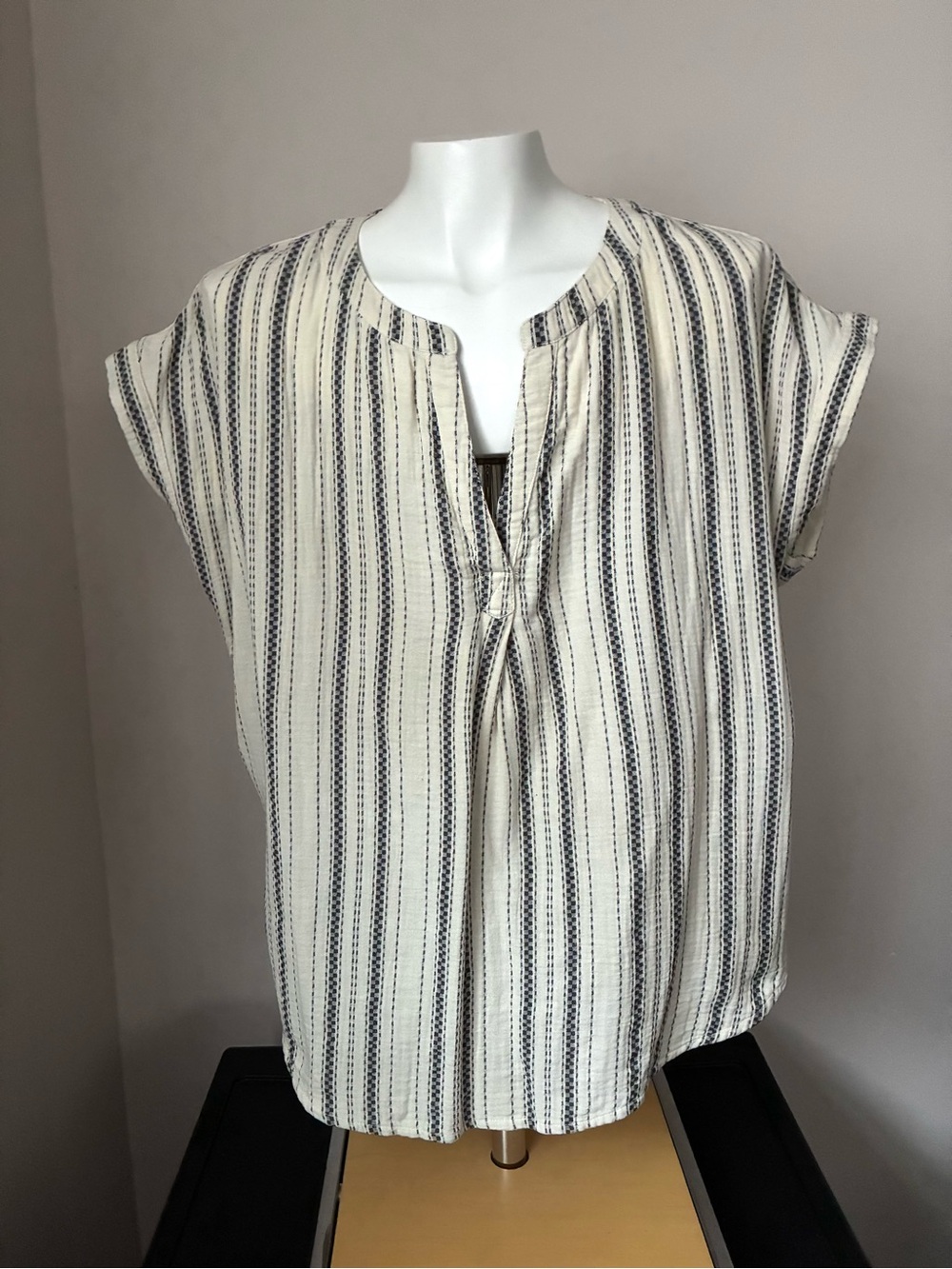 Lucky Brand Cream and Navy Striped Peasant Blouse Size Small